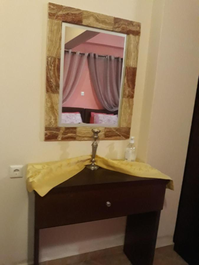 To Konaki Káto Loutrákion Εξωτερικό φωτογραφία